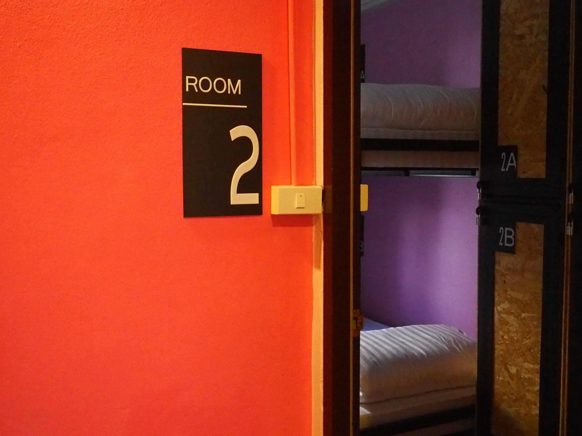 Eden Walking Street Hostel Chiang Mai Zewnętrze zdjęcie