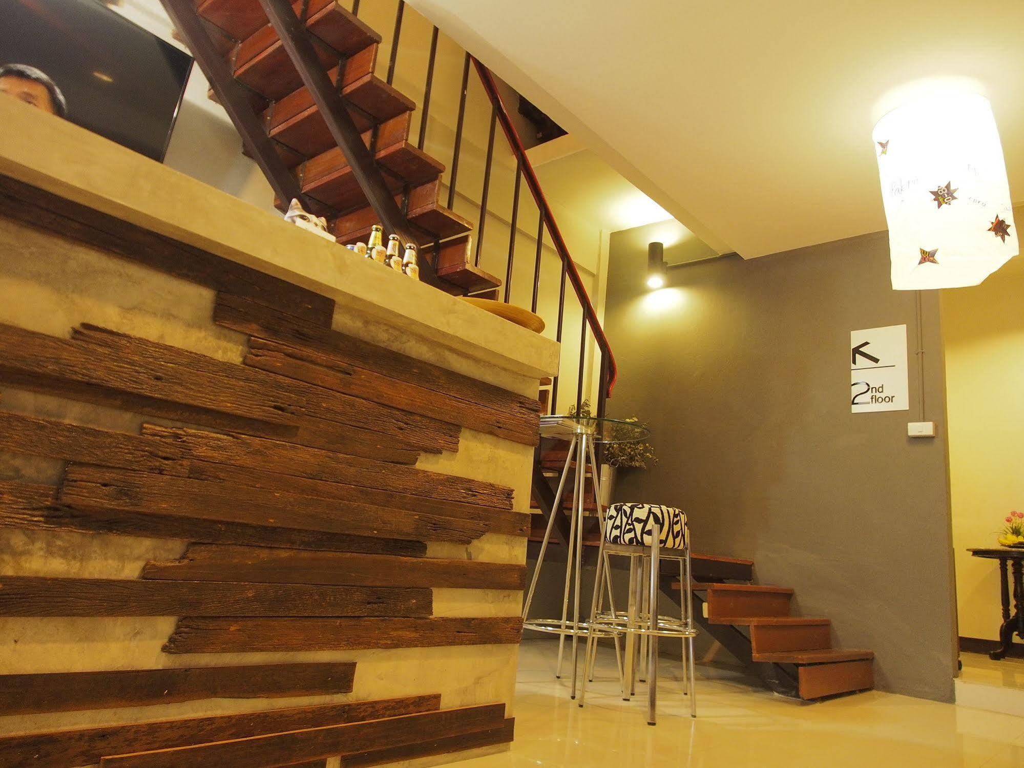 Eden Walking Street Hostel Chiang Mai Zewnętrze zdjęcie