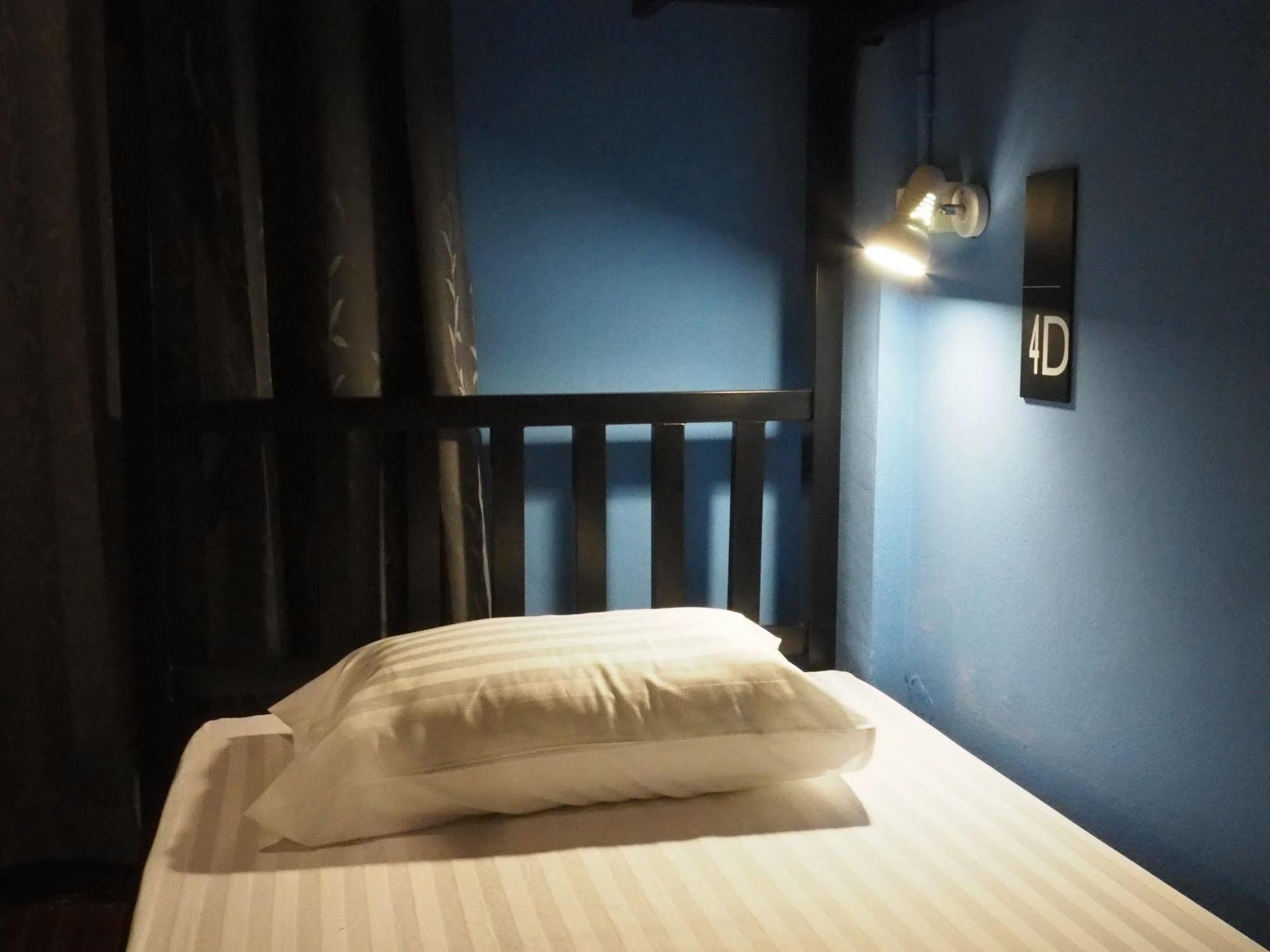 Eden Walking Street Hostel Chiang Mai Zewnętrze zdjęcie