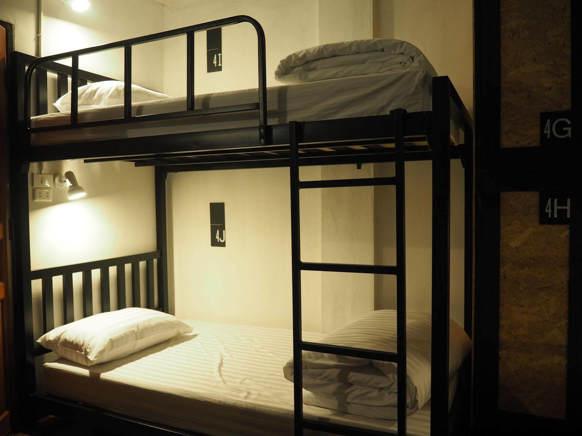 Eden Walking Street Hostel Chiang Mai Zewnętrze zdjęcie