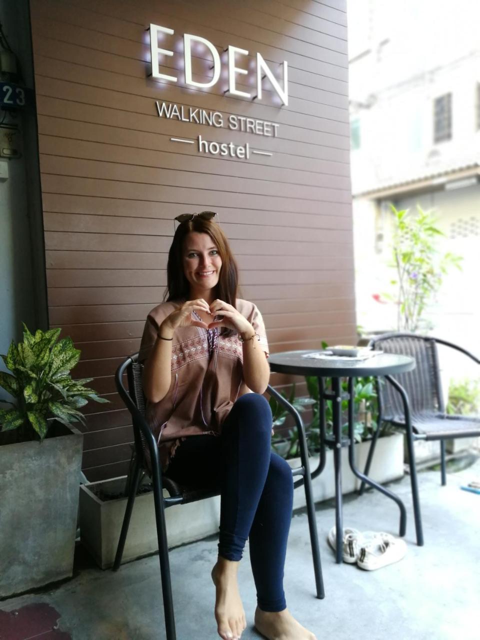 Eden Walking Street Hostel Chiang Mai Zewnętrze zdjęcie