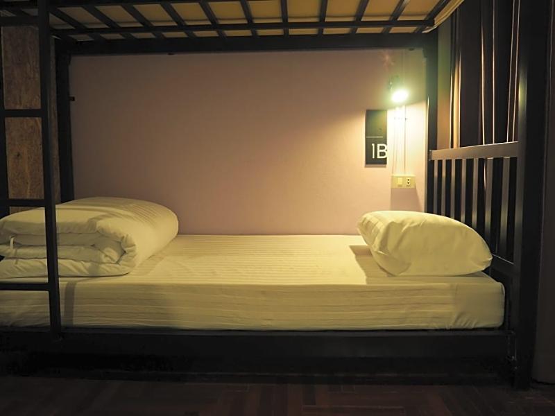 Eden Walking Street Hostel Chiang Mai Zewnętrze zdjęcie